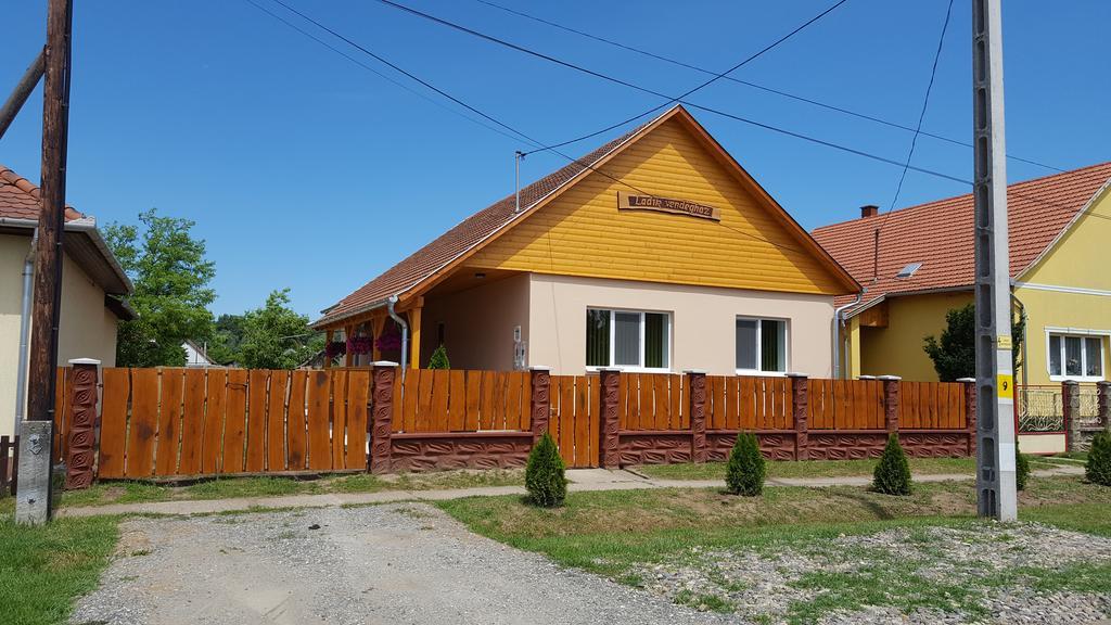 Ladik Vendeghaz Otel Tiszafüred Dış mekan fotoğraf